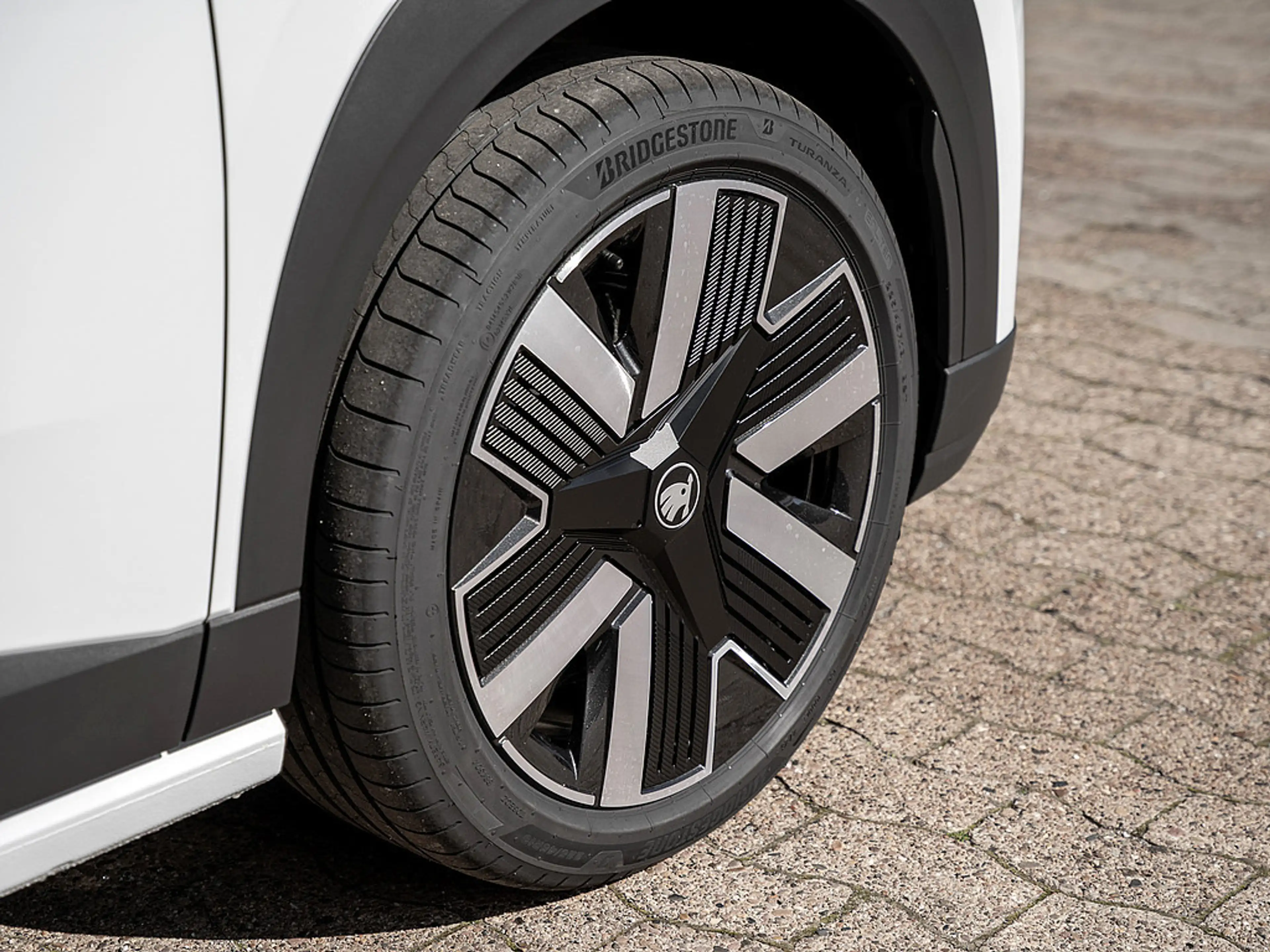 Skoda Epiq 55 Edition Eins KAM MATRIX ACC SHZ PDC — photo 6