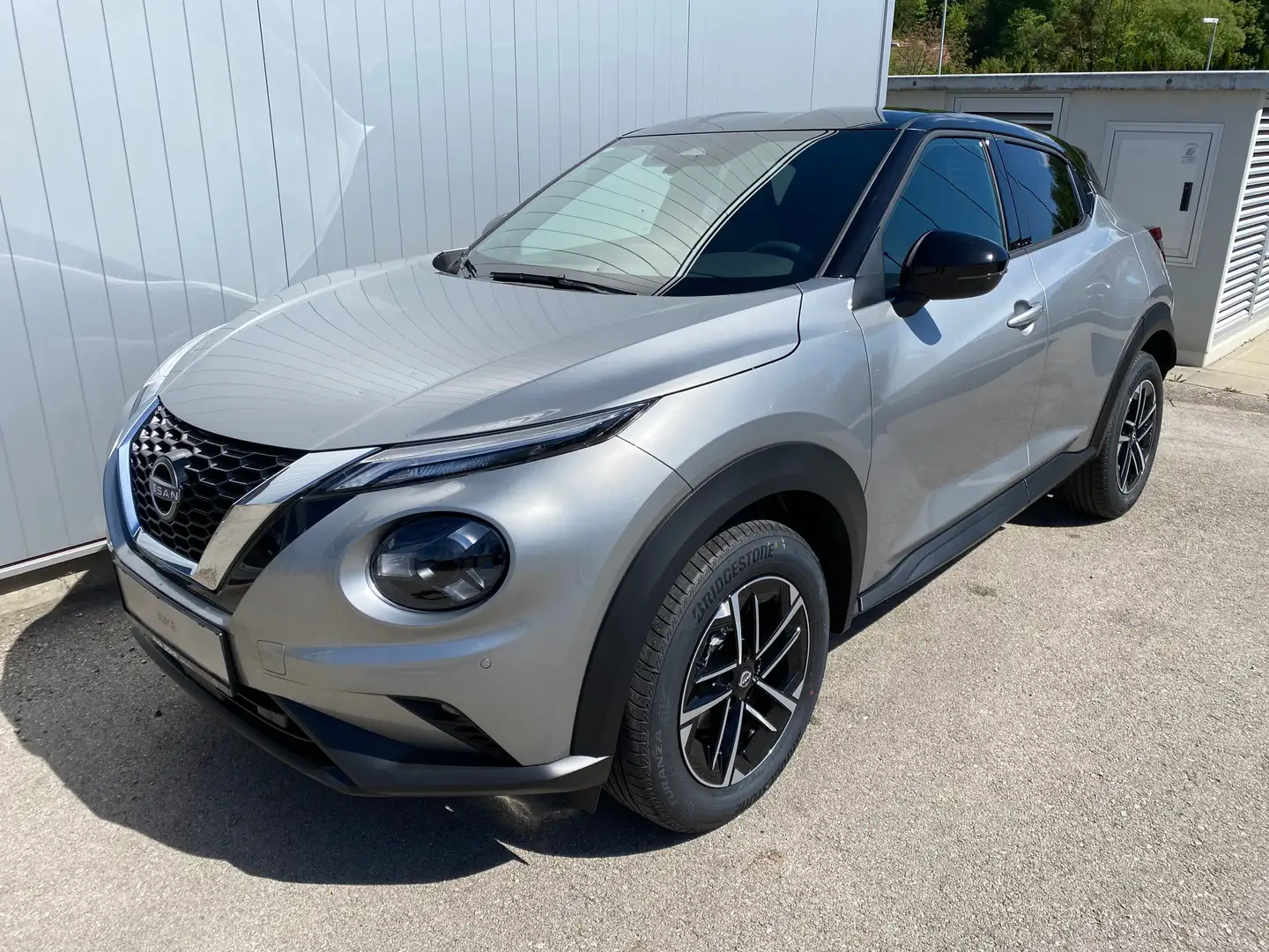 Nissan Juke 1,0 DIG-T N-Connecta **2024** Silber - 1