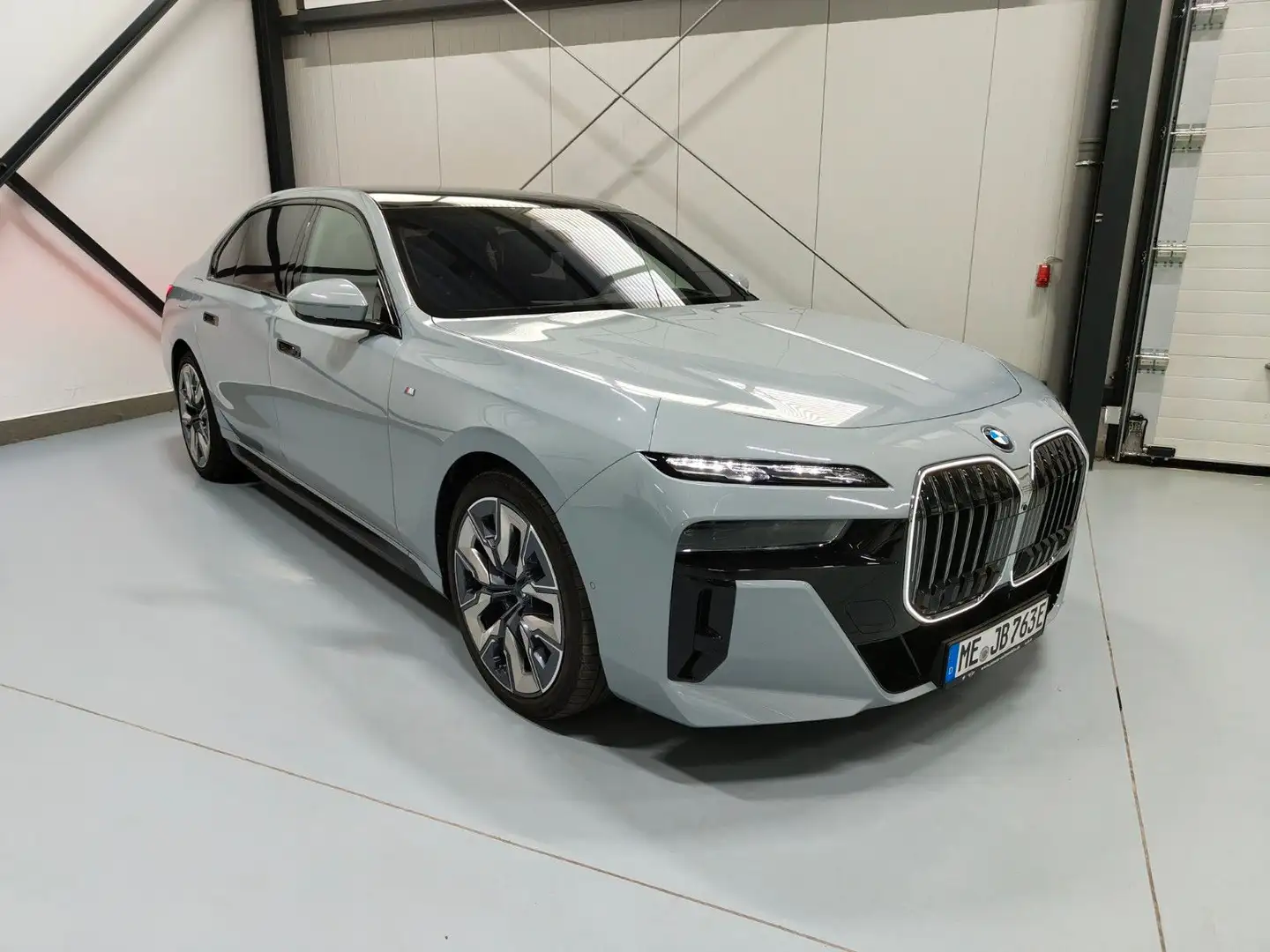 BMW i7 xDrive 60 M Sport InnovationsP. B&W SkyLounge Grau - 1