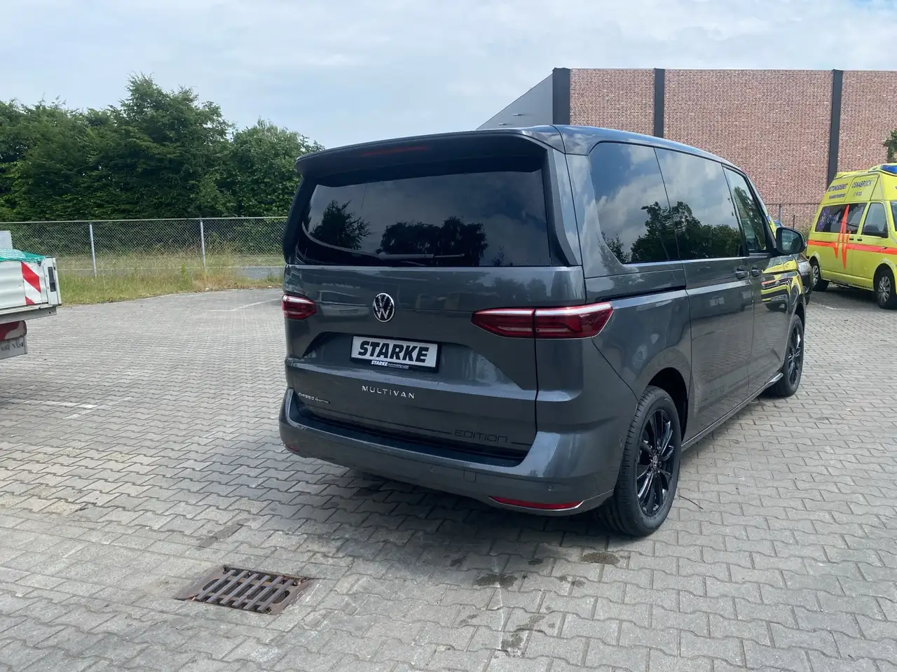 Volkswagen T7 Multivan 1.5 eHybrid 4Motion DSG Edition 14