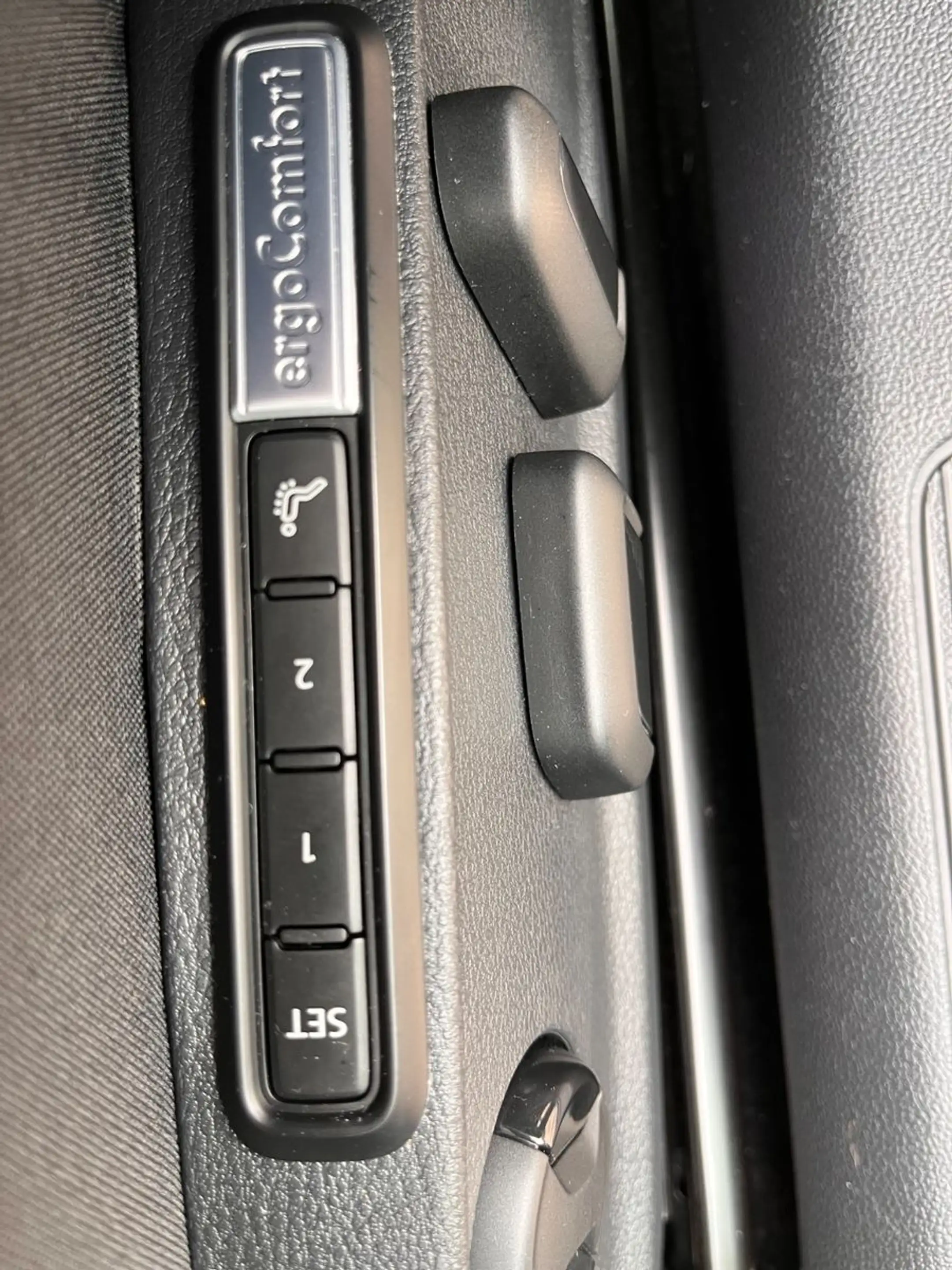 Volkswagen Passat Variant 2.0TDI DSG Pano ACC Navi Kamera — photo 14