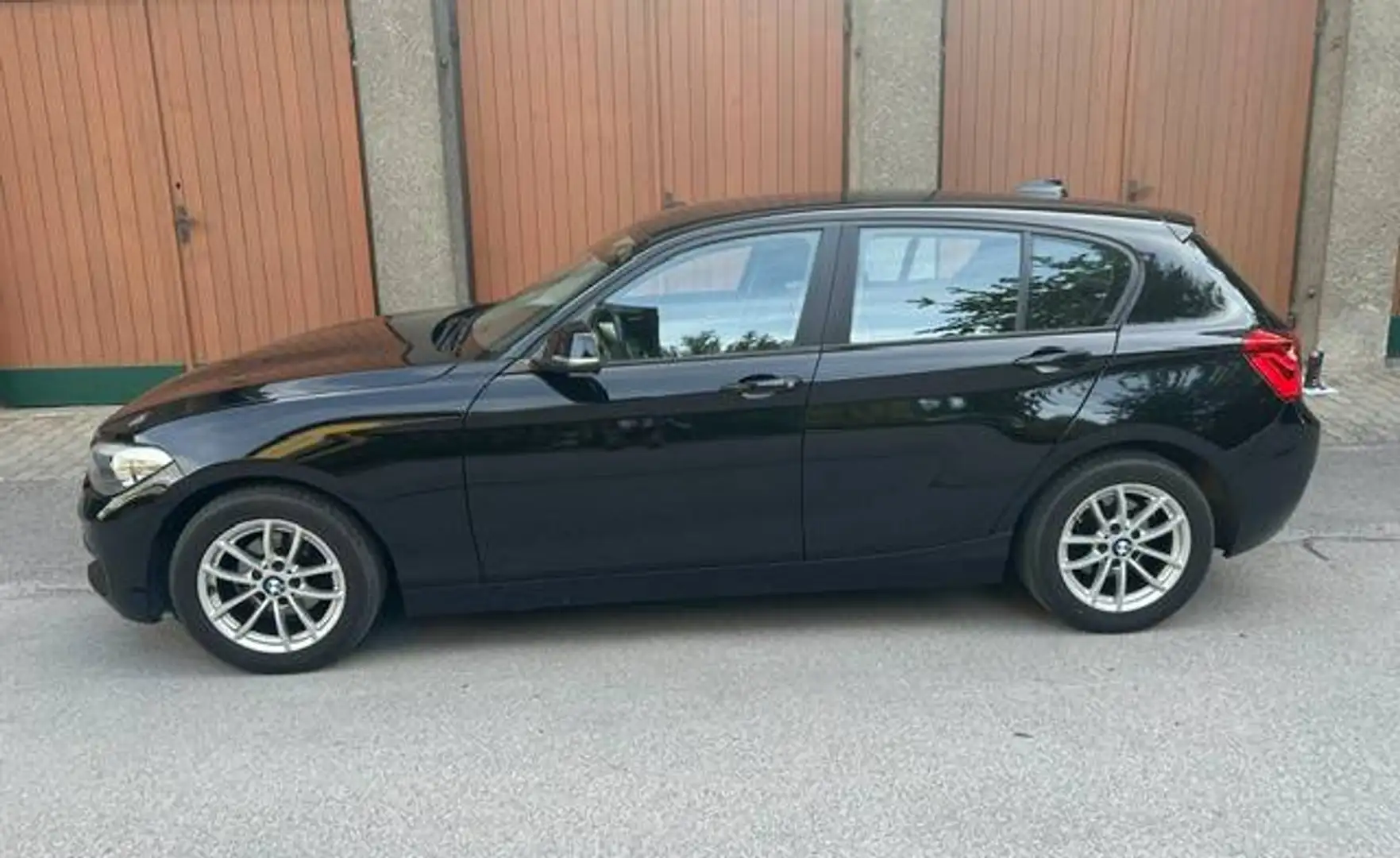 BMW 116 116i Schwarz - 1