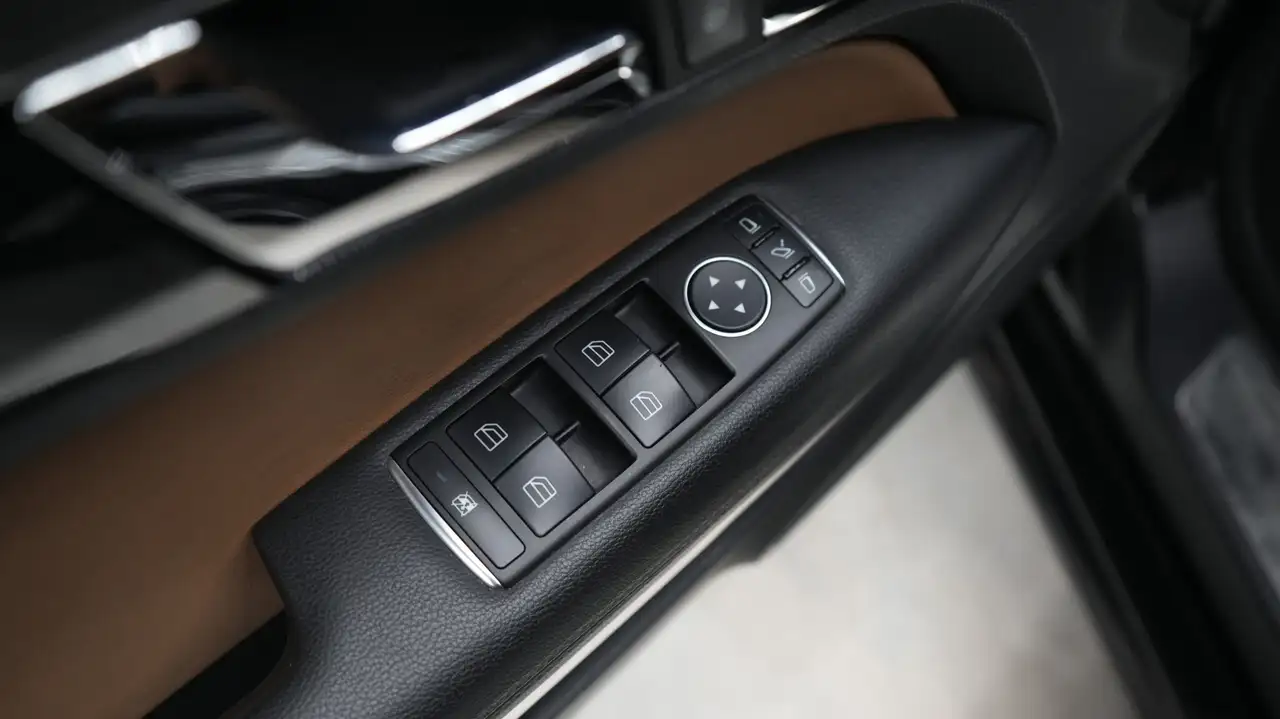 Mercedes-Benz E-Class fotografie Mercedes-Benz E-Class