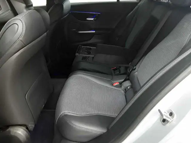 Mercedes-Benz C-Class view 5