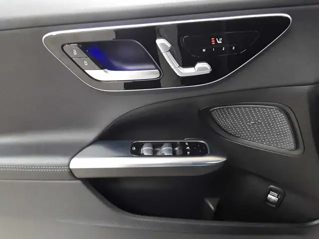 Mercedes-Benz C-Class view 8