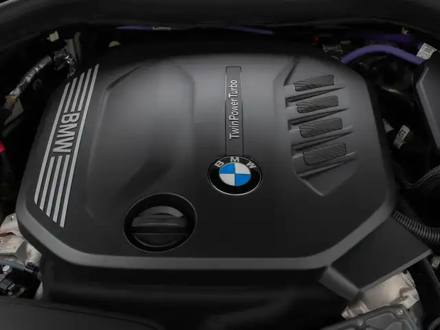 BMW 5 Series view 15