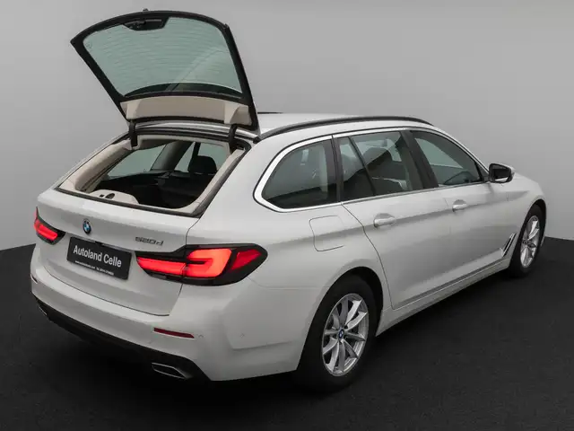 BMW 5 Series view 13
