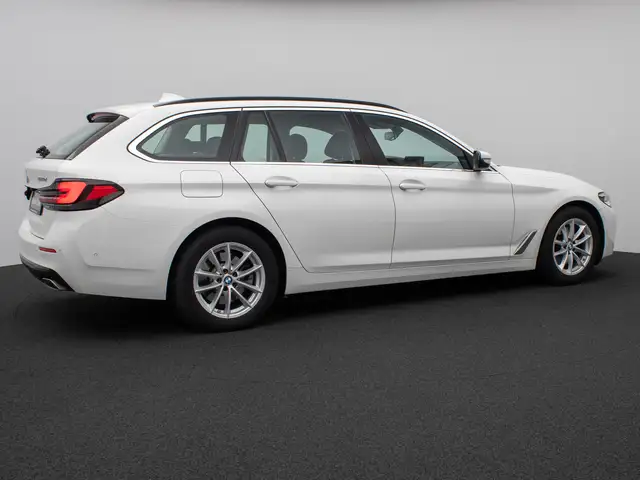 BMW 5 Series view 6