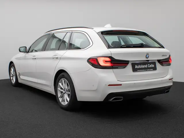 BMW 5 Series view 9