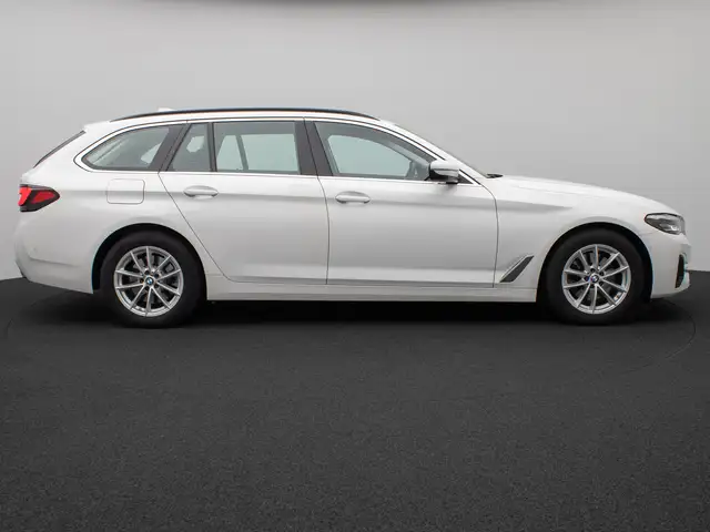 BMW 5 Series view 5