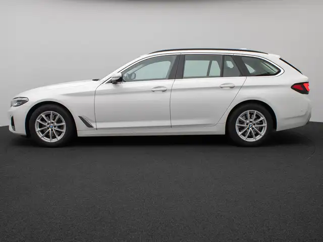 BMW 5 Series view 11