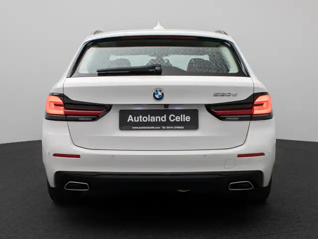 BMW 5 Series view 8