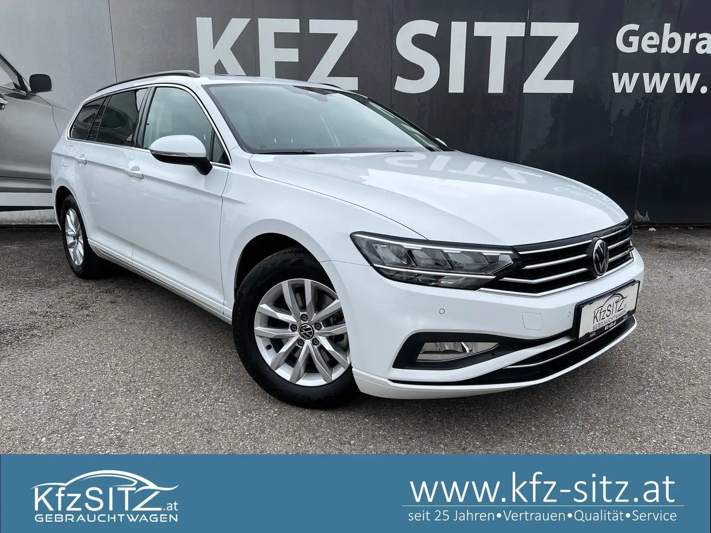 Volkswagen Passat Variant Business 2,0 SCR TDI DSG | NP: €49.600 Weiß - 1