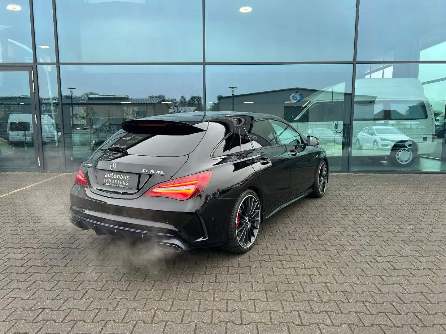 Mercedes-Benz CLA 45 AMG 4Matic Autom. Night LED Pano 19" Schwarz - 2