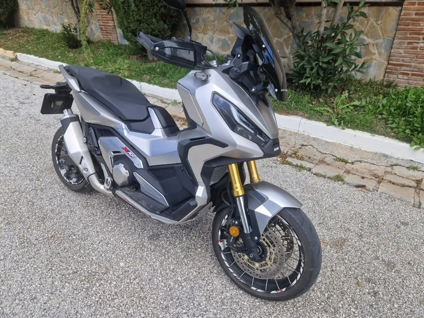 Honda X-ADV Plateado - 1