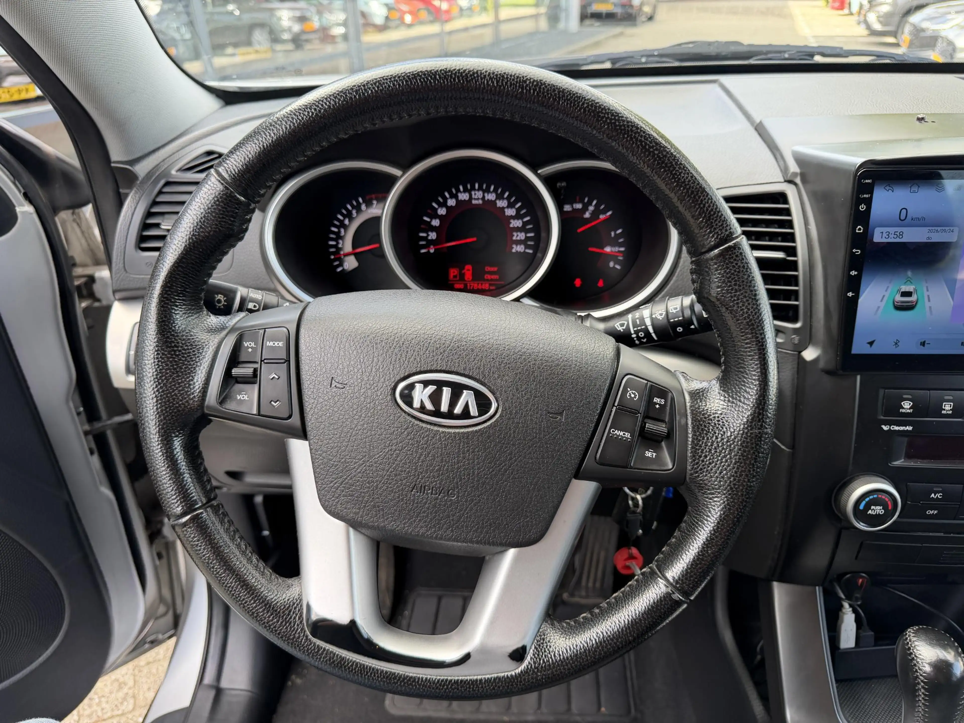 Kia Sorento 2.4 X-ecutive — photo 9