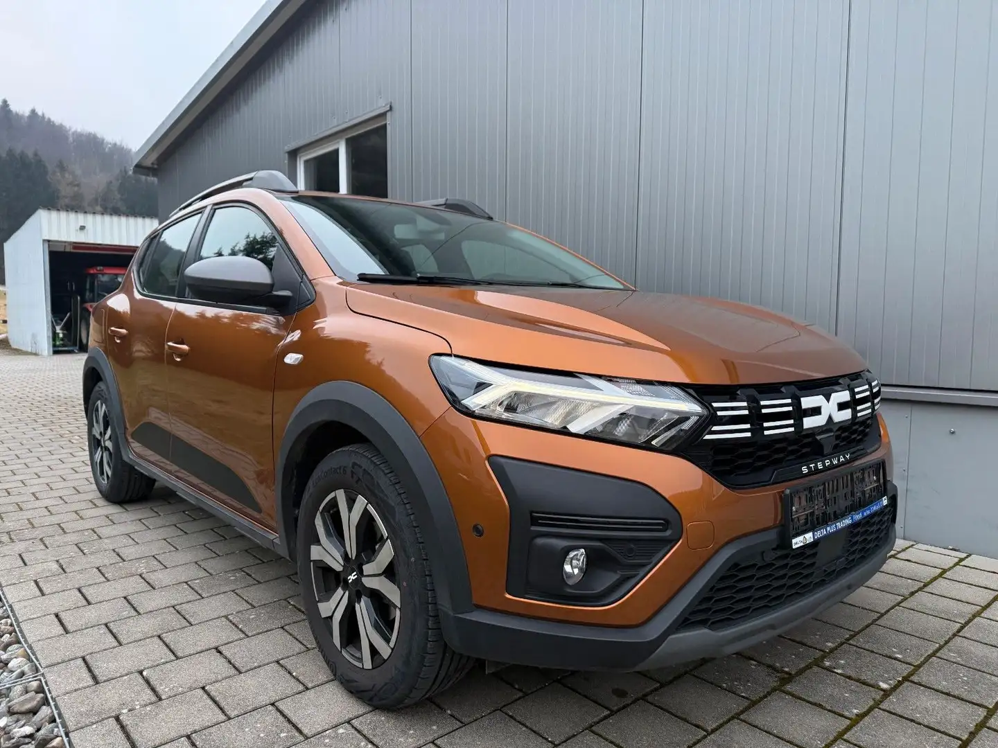 Dacia Sandero Stepway SITZHEIZ KEYLESS TOTWINKEL WINTERRÄDER Orange - 1