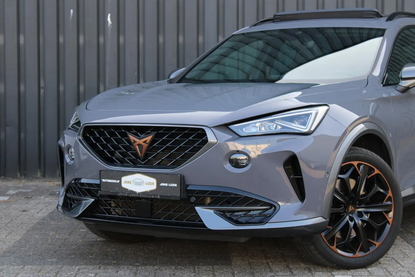 CUPRA Formentor 2.0 TSI 4DRIVE PANO BEATS MEMORY FULL LINK Grijs - 2