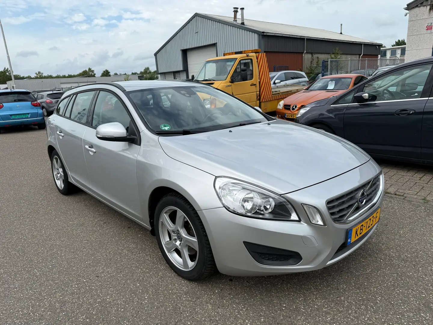 Volvo V60 1.6 D2 R-Design NAV.+ Clima Bj:2012 Grijs - 2