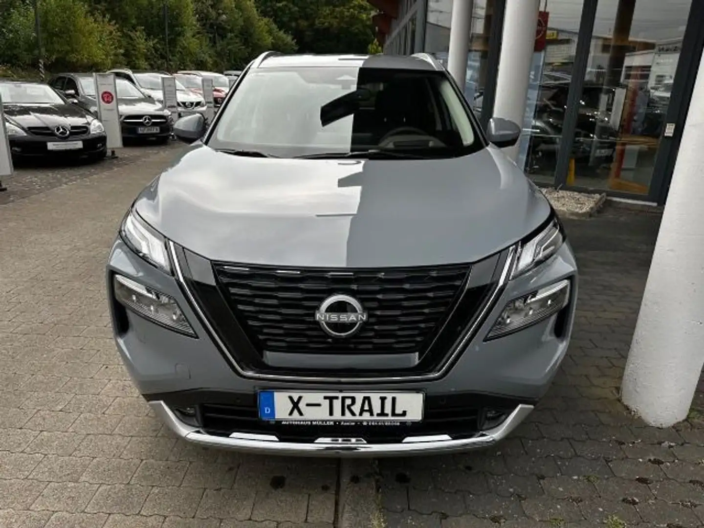 Nissan X-Trail X-TRAIL 1.5 VC-T e-POWER 204 PS Tekna 5 Sitze Grau - 2