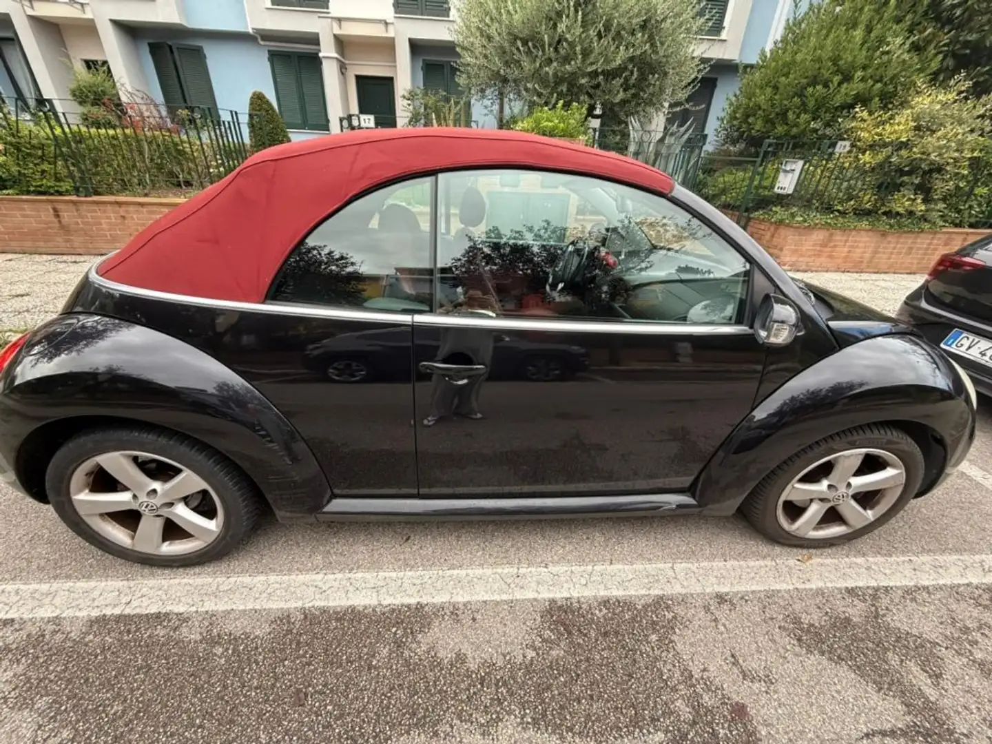Volkswagen New Beetle 1.6 Cabrio Edizione limitata RED Edition BORDEAUX Nero - 2