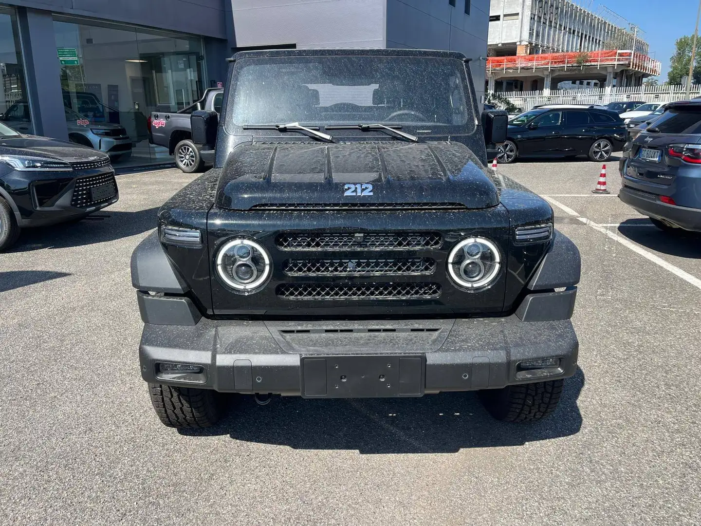 EMC 212 2.0 TDI 8AT 4WD Schwarz - 2