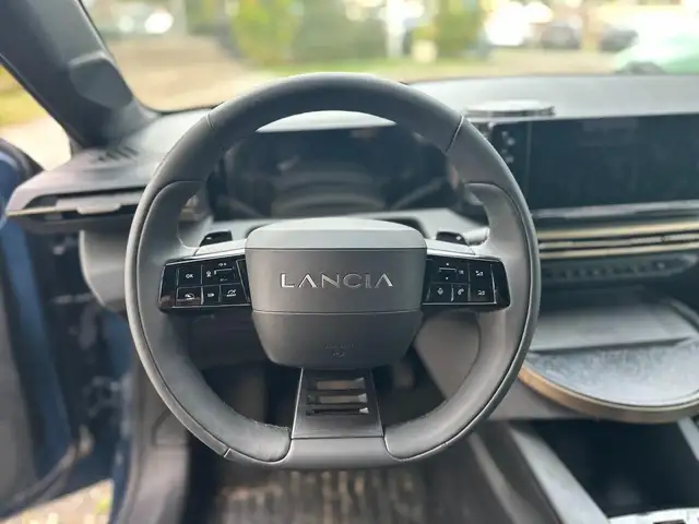 Lancia Ypsilon view 12