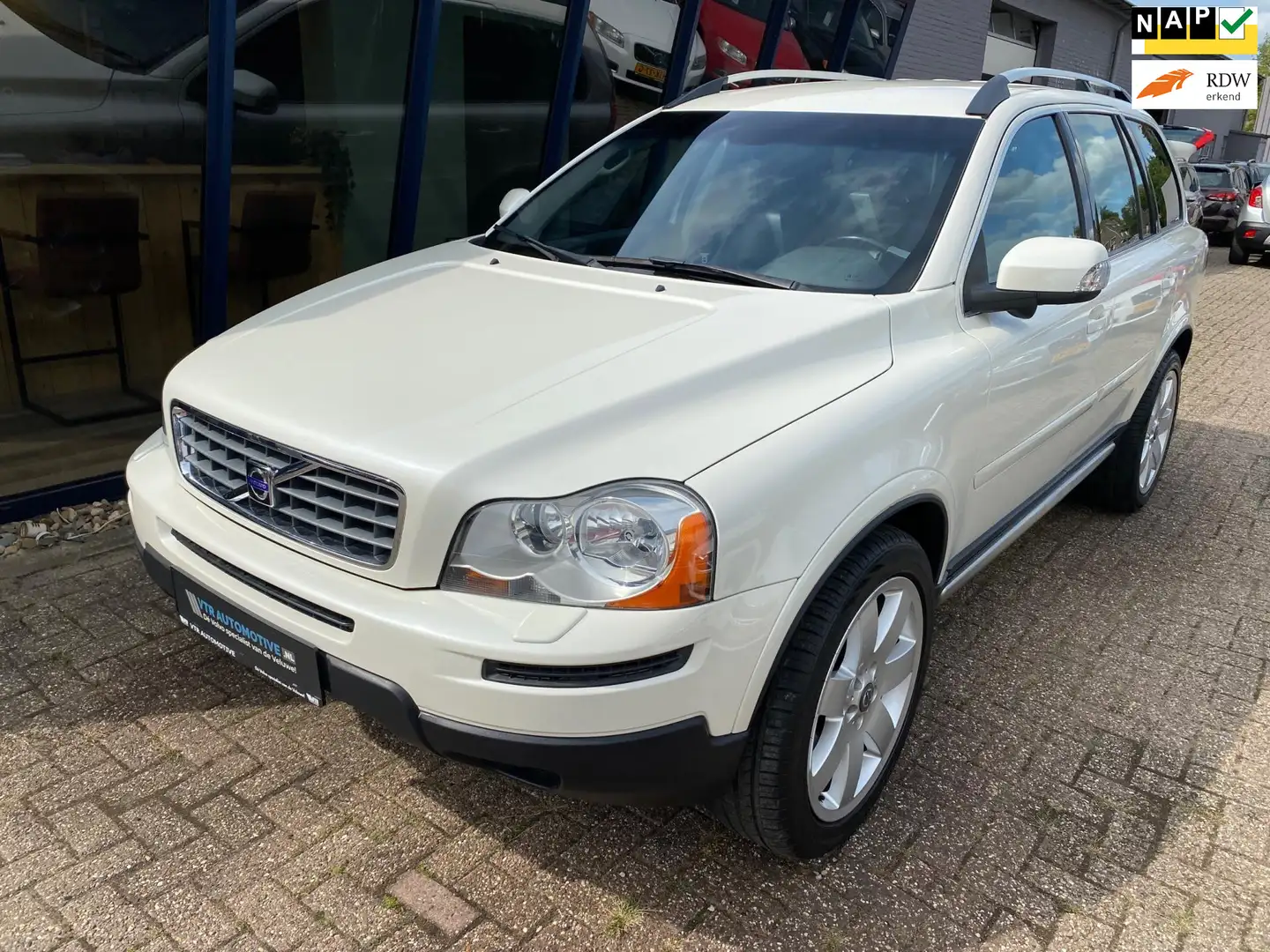 Volvo XC90 2.5T T5 Limited Edition Automaat NL AUTO / LEER / Wit - 1