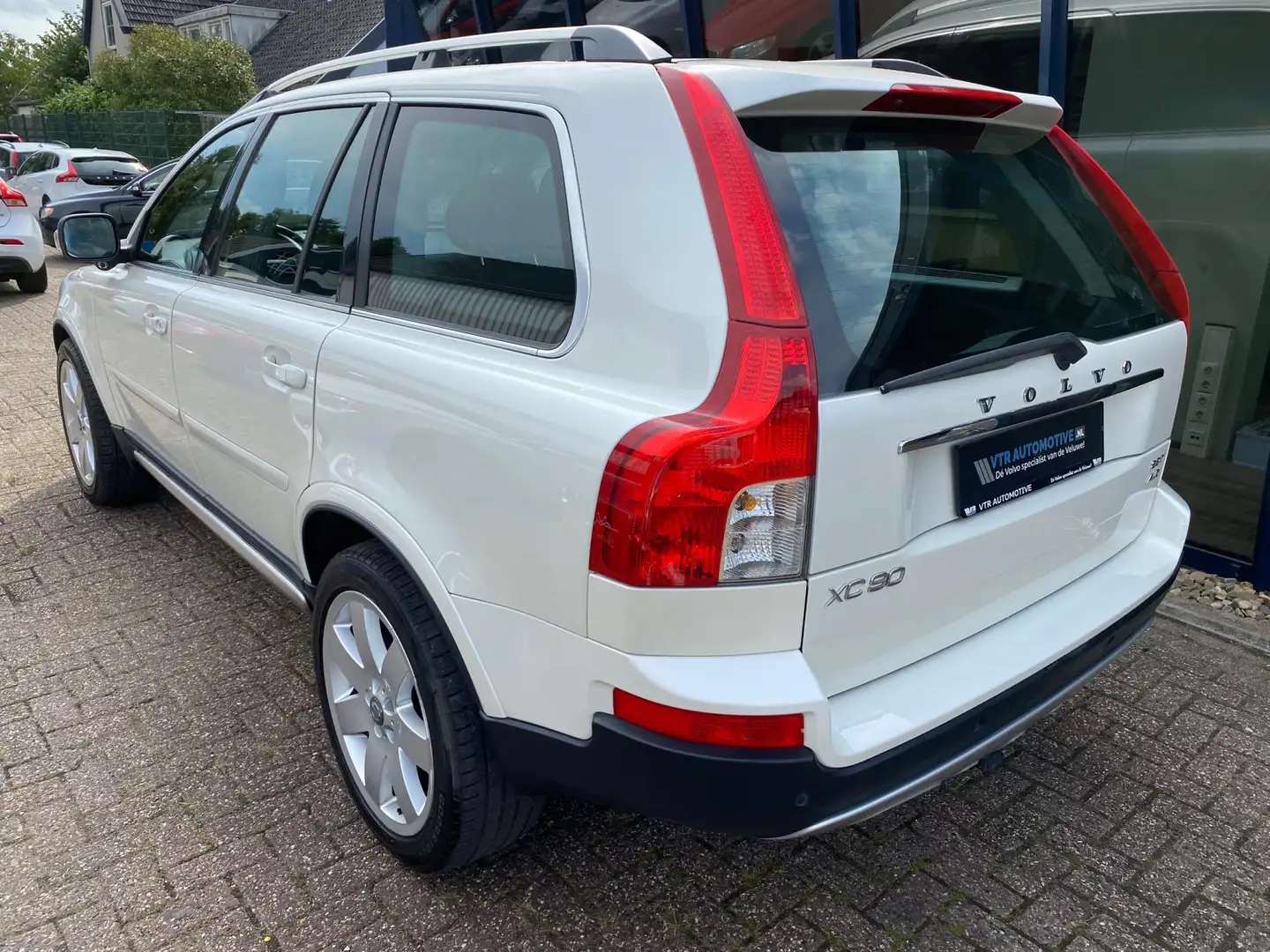 Volvo XC90 2.5T T5 Limited Edition Automaat NL AUTO / LEER / Wit - 2