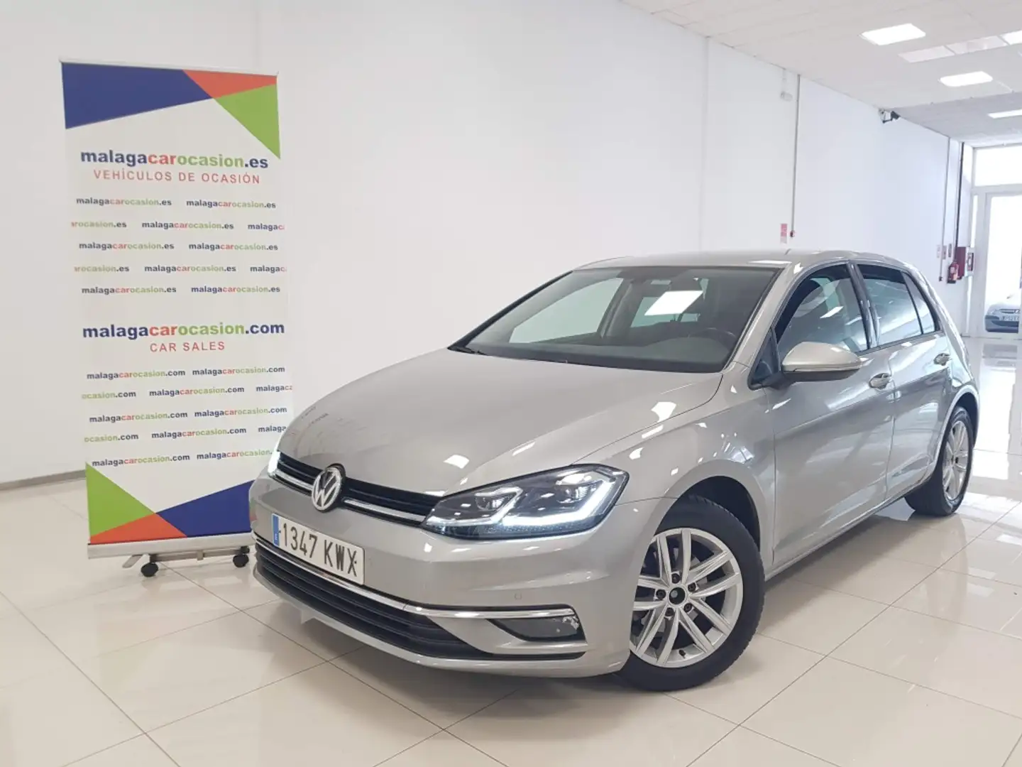 Volkswagen Golf 1.0 TSI Advance DSG7 85kW Gris - 2