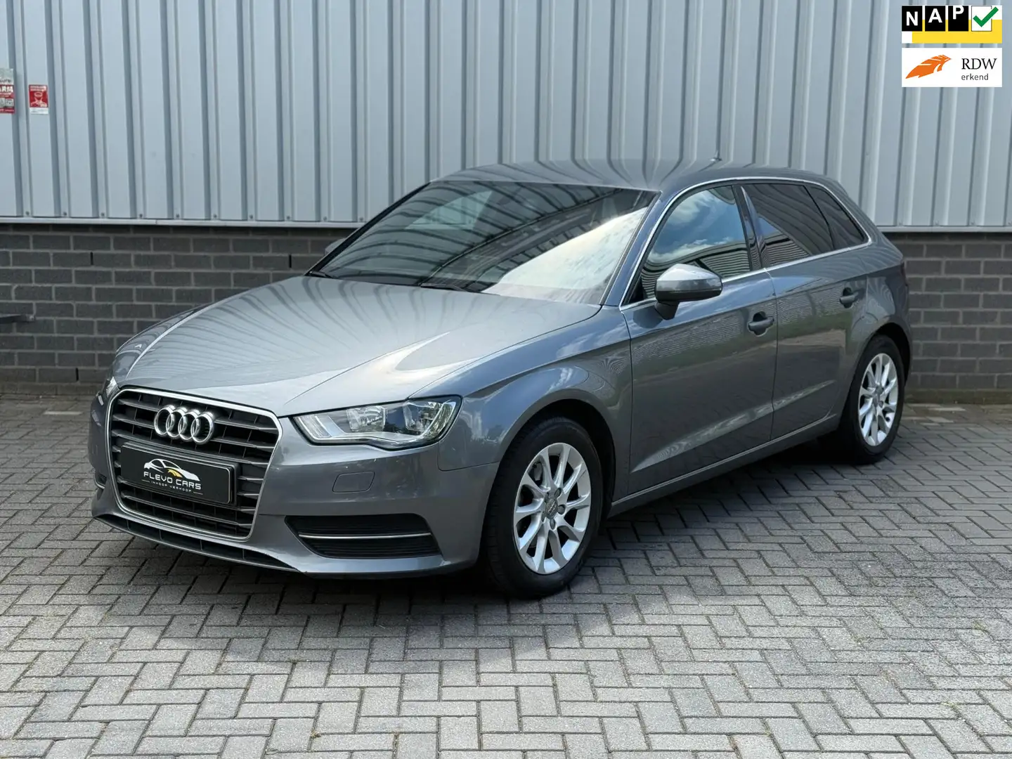 Audi A3 Sportback 1.6 TDI Ambition Pro Line |Navi|Airco|Cr Grijs - 1