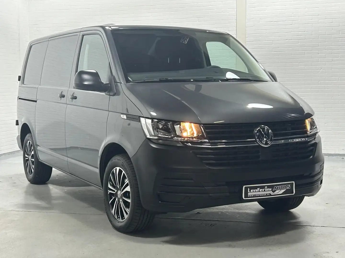 Volkswagen T6.1 Transporter 2.0 TDI 150 pk L1H1 Airco, 17" LMV, 3-Zits Laadrui Szürke - 2