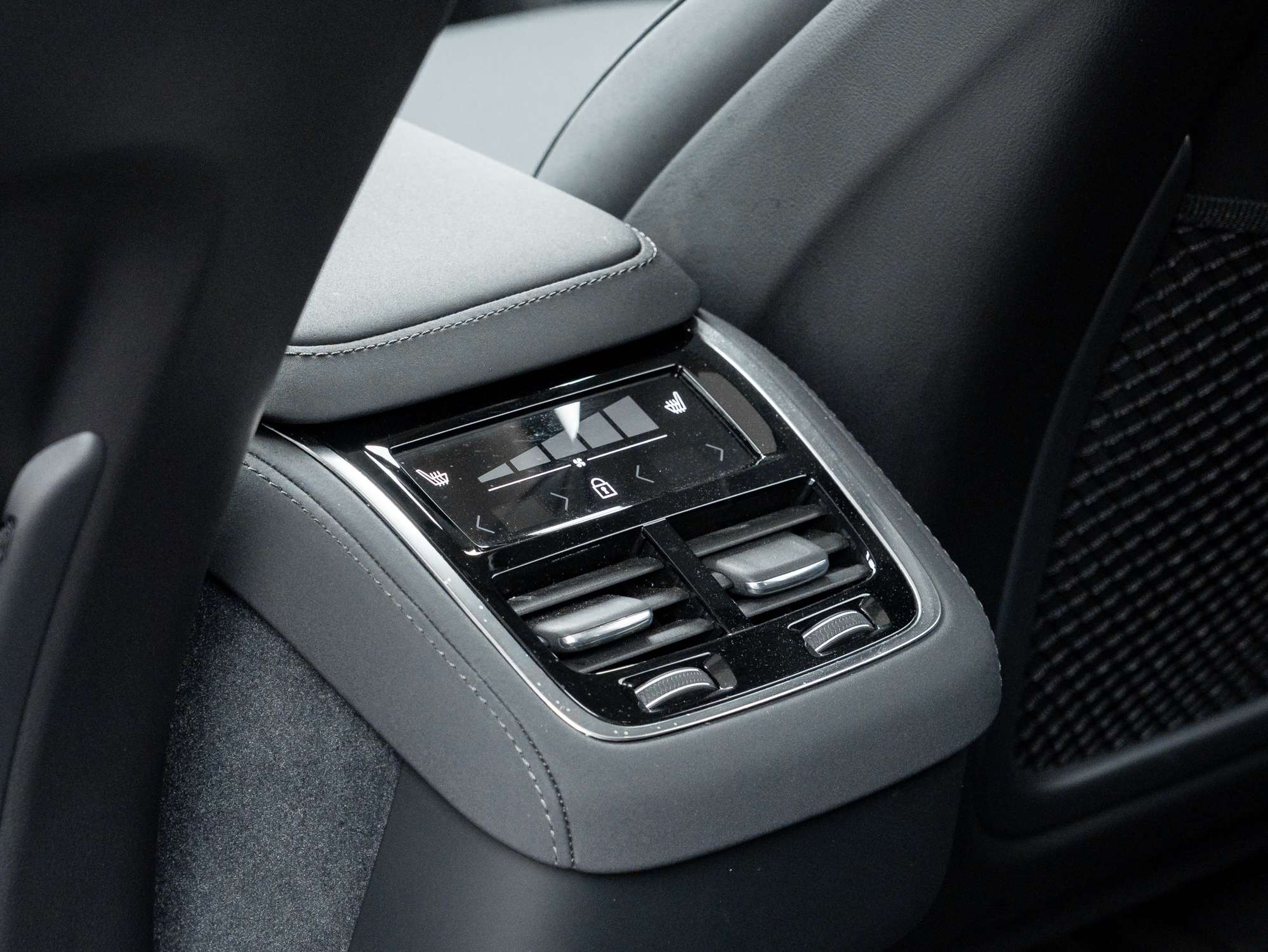 2026 Volvo XC90 B6 AWD PLUS |ALMOST NEW |VOLVO CPO RATE fr 2.99%* thumb 25