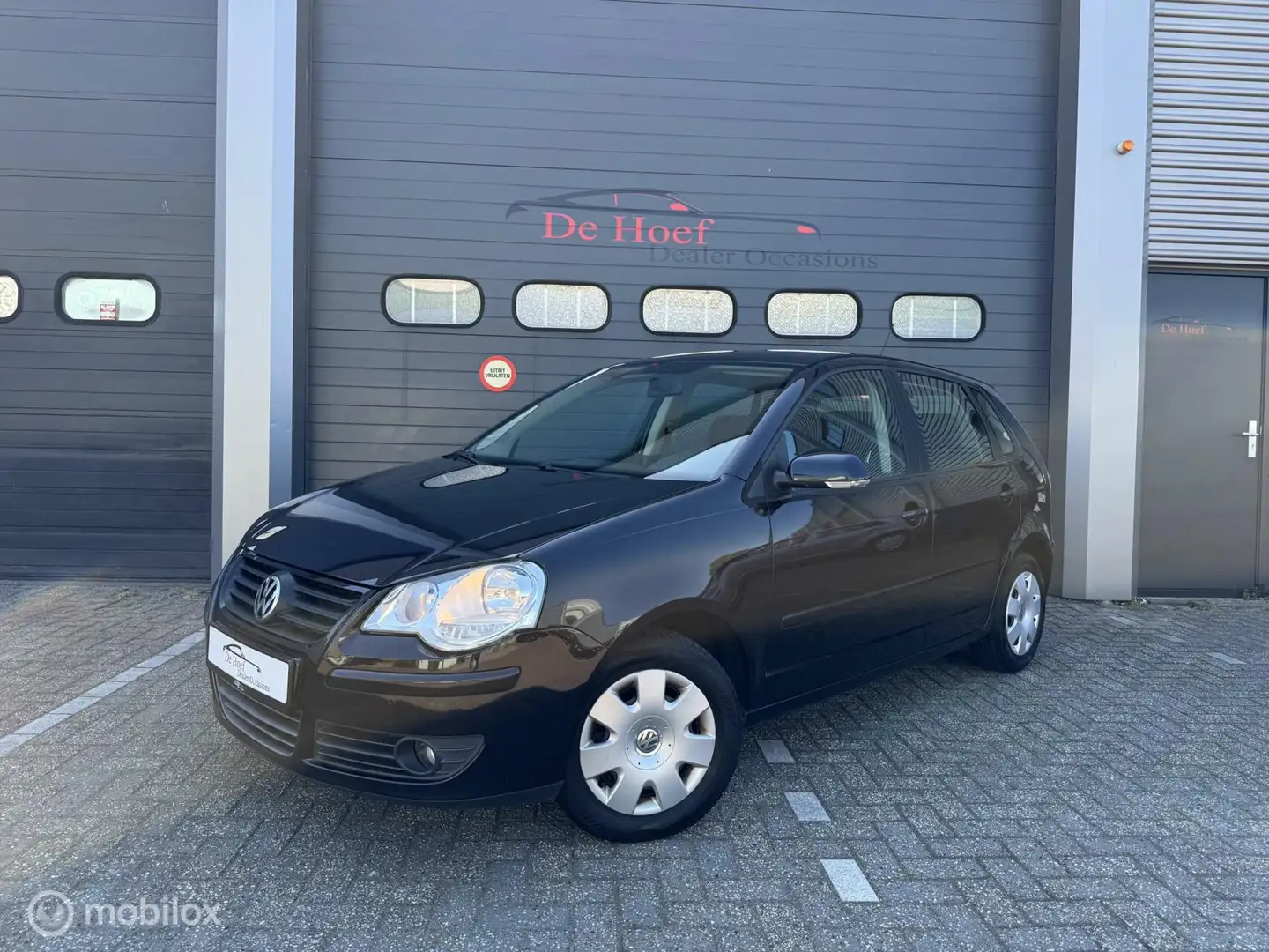 Volkswagen Polo 1.4-16V Comfortline ✓Airco ✓Nw APK Zwart - 1