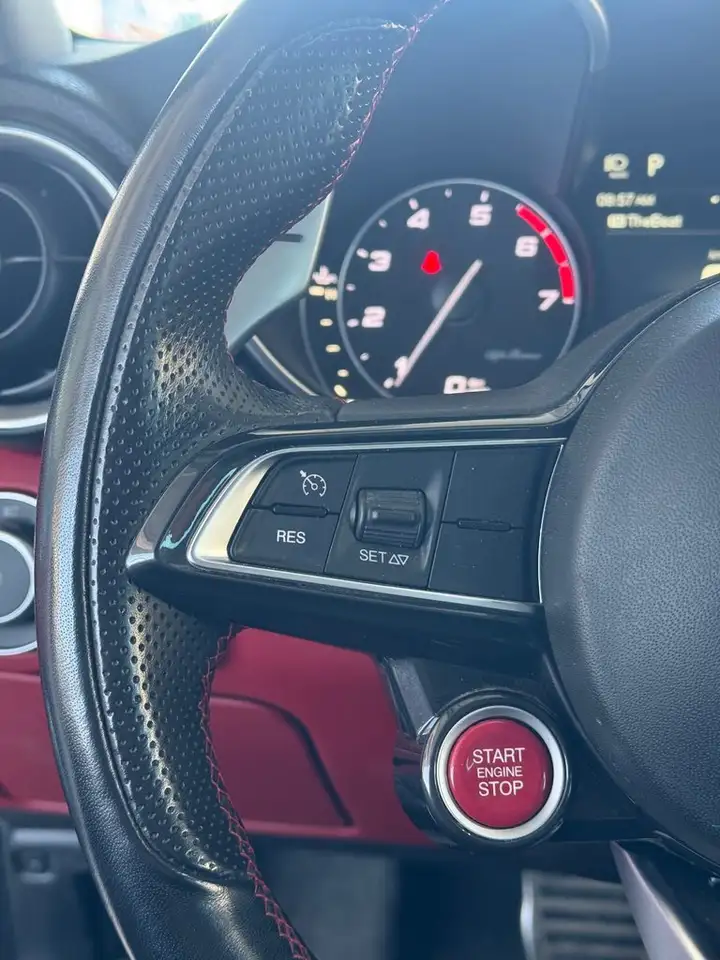 Alfa Romeo Giulia снимка Alfa Romeo Giulia