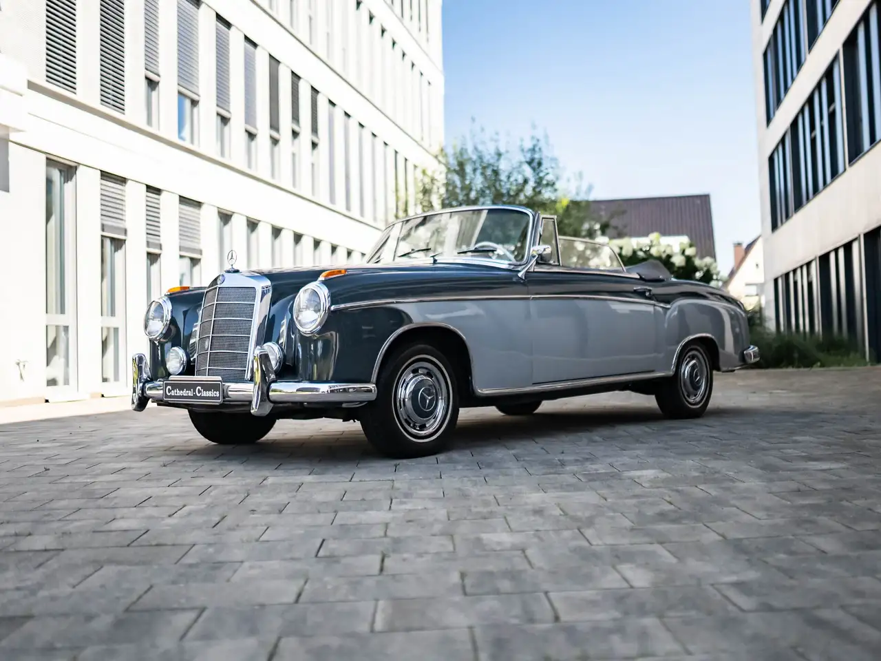 Mercedes-Benz 220