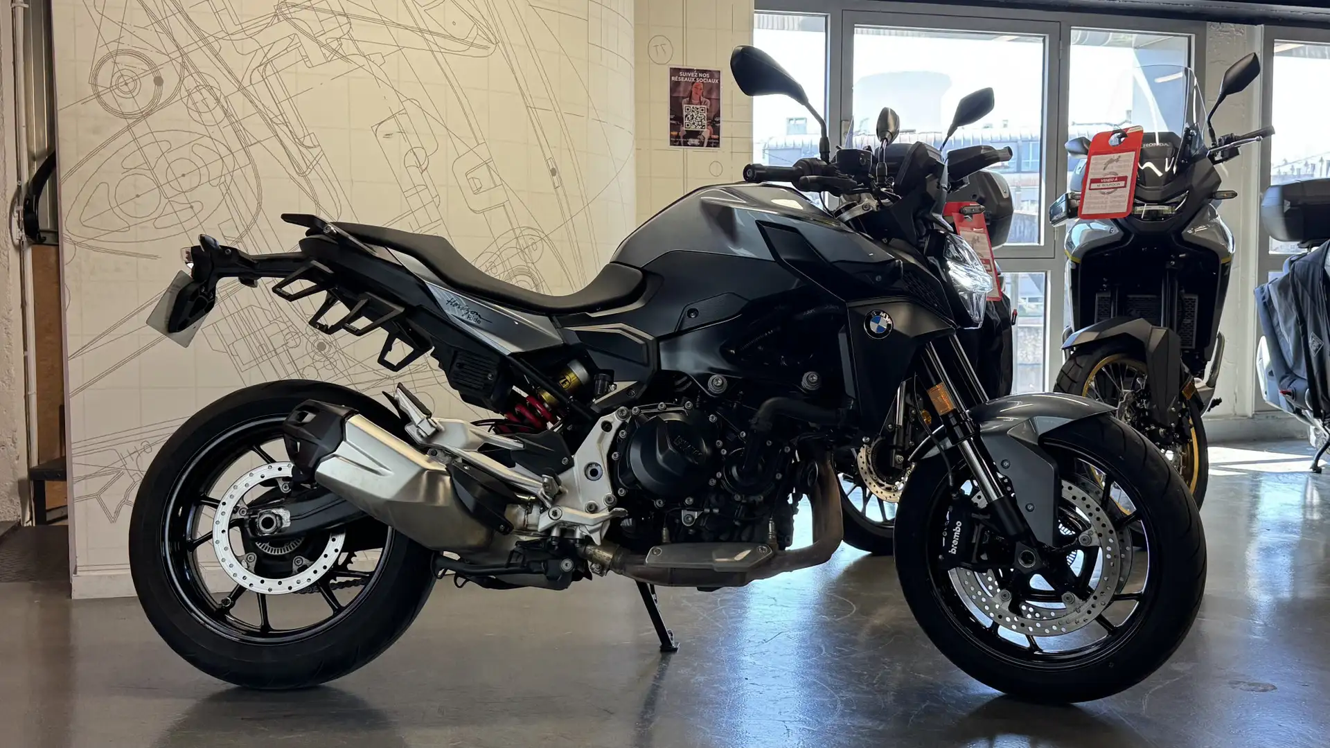 BMW F 900 XR Black - 2