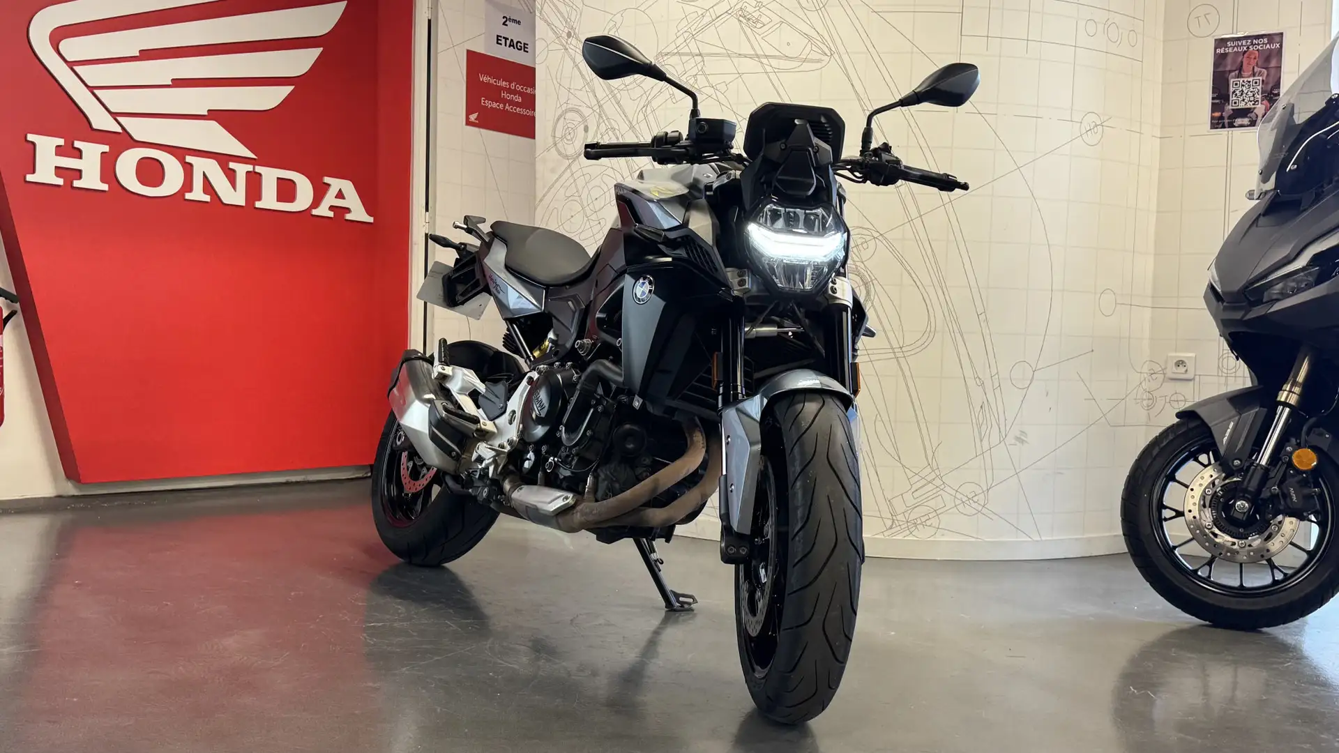 BMW F 900 XR Black - 1