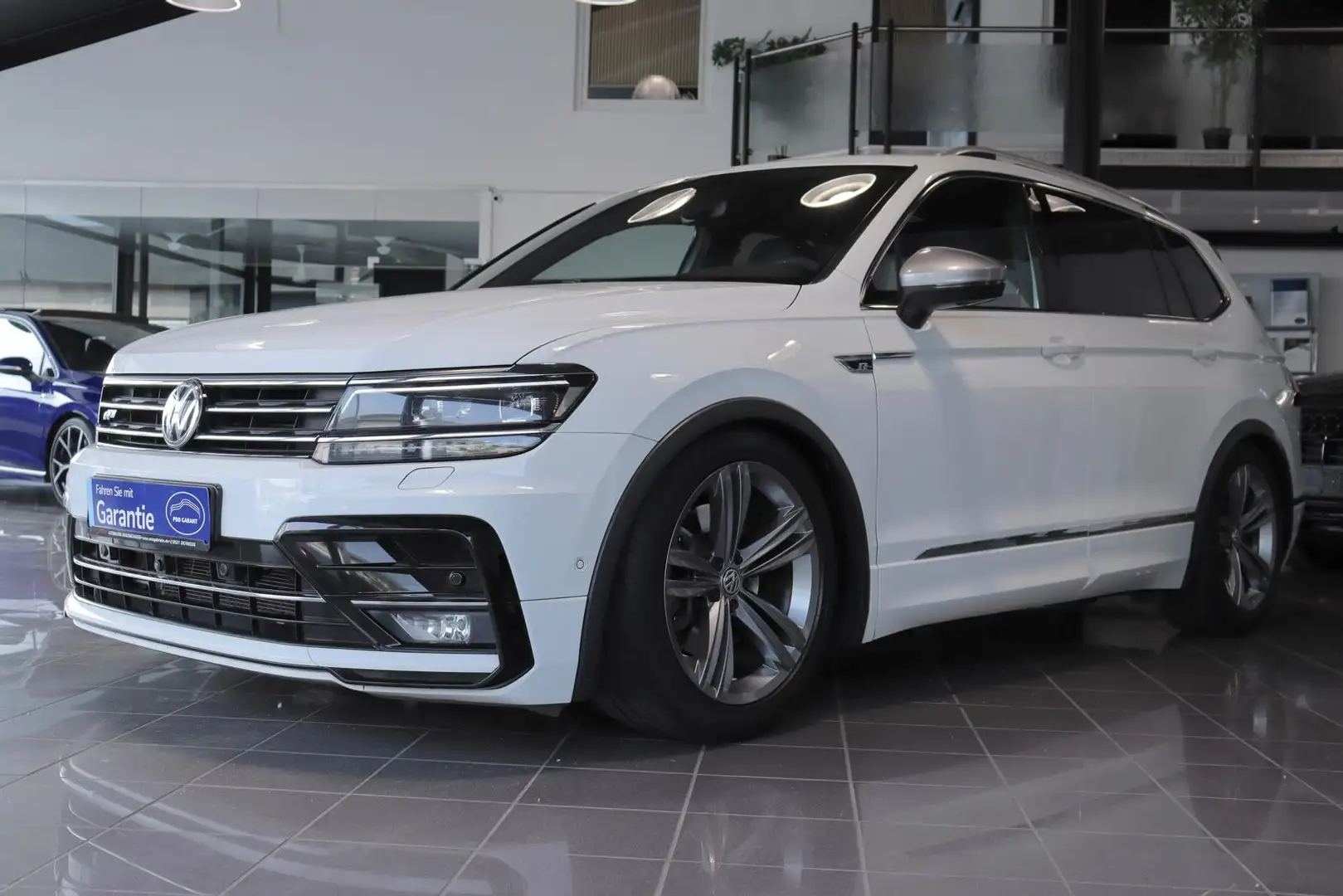 Volkswagen Tiguan Allspace 2.0 TDI Highline 4Motion R-LINE Weiß - 2