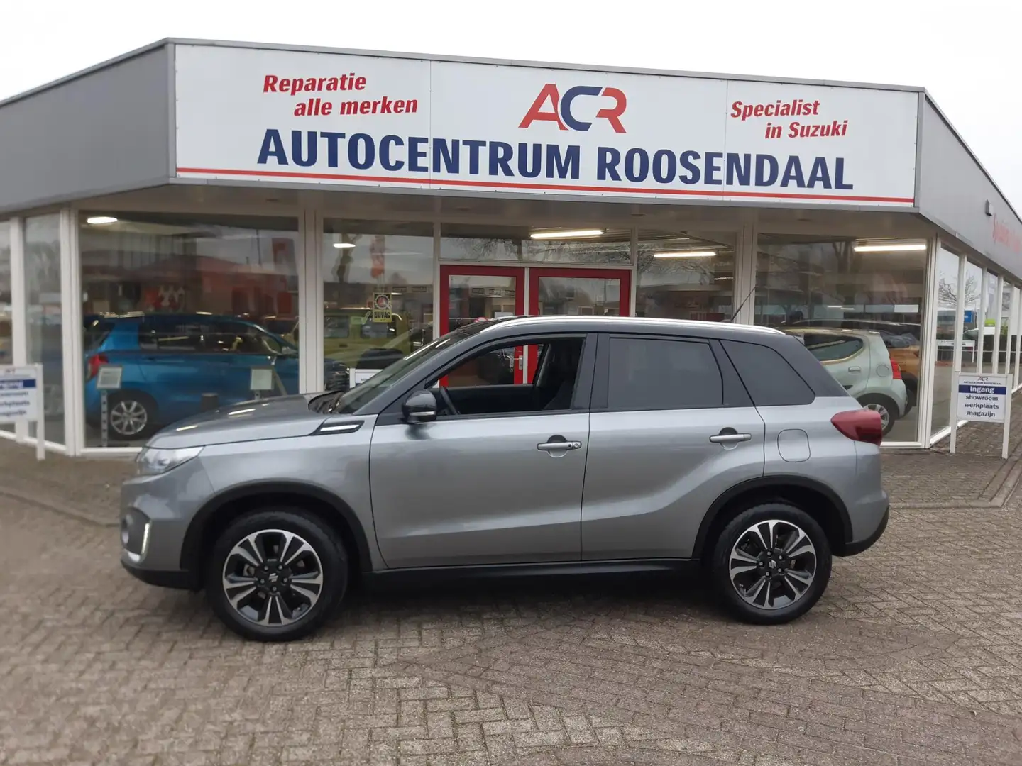 Suzuki Vitara 1.4 Boosterjet Style Smart Hybrid met trekhaak Sti Grijs - 2