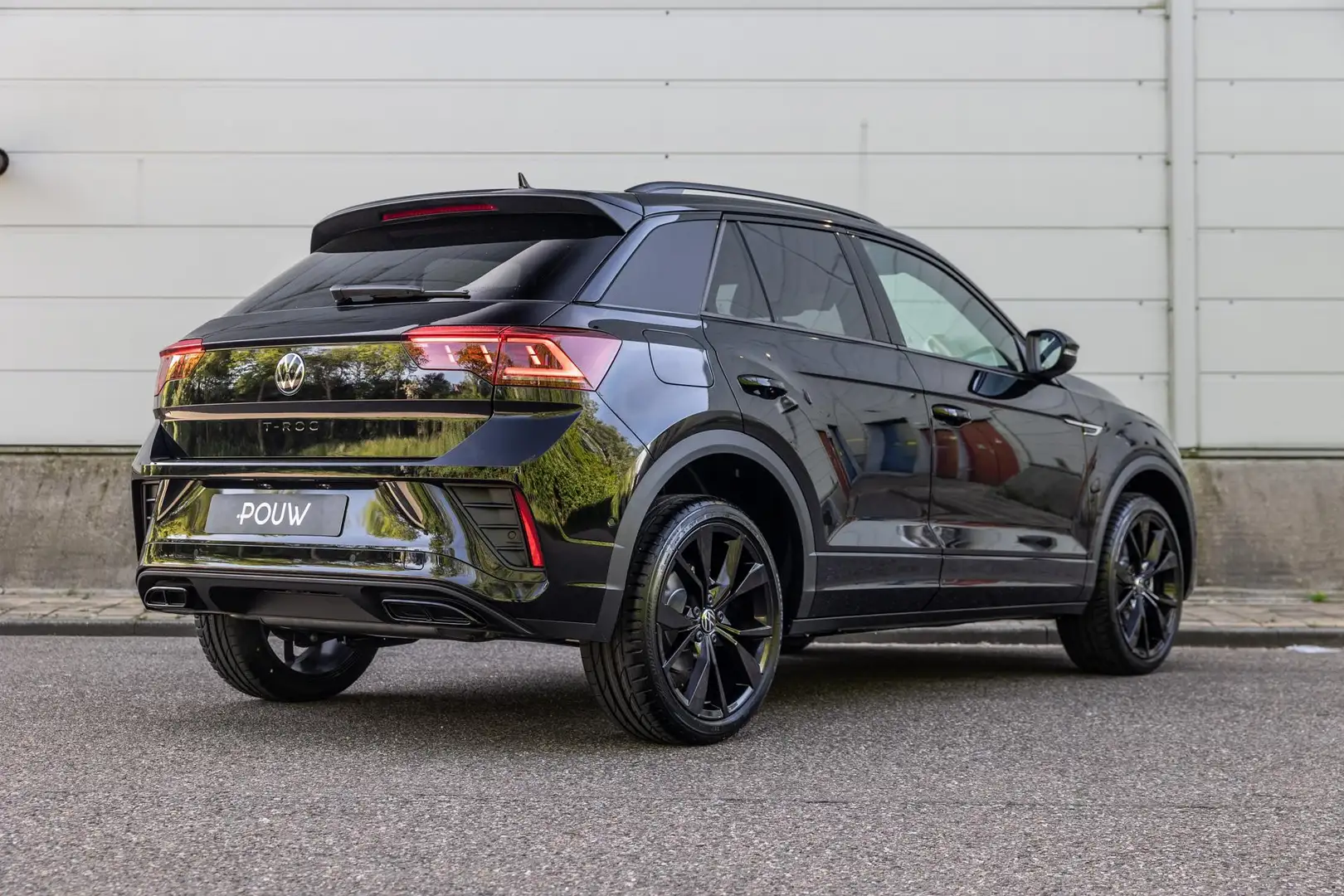 Volkswagen T-Roc 1.5 TSI 150pk R-Line Edition | Black Style | Desig Zwart - 2