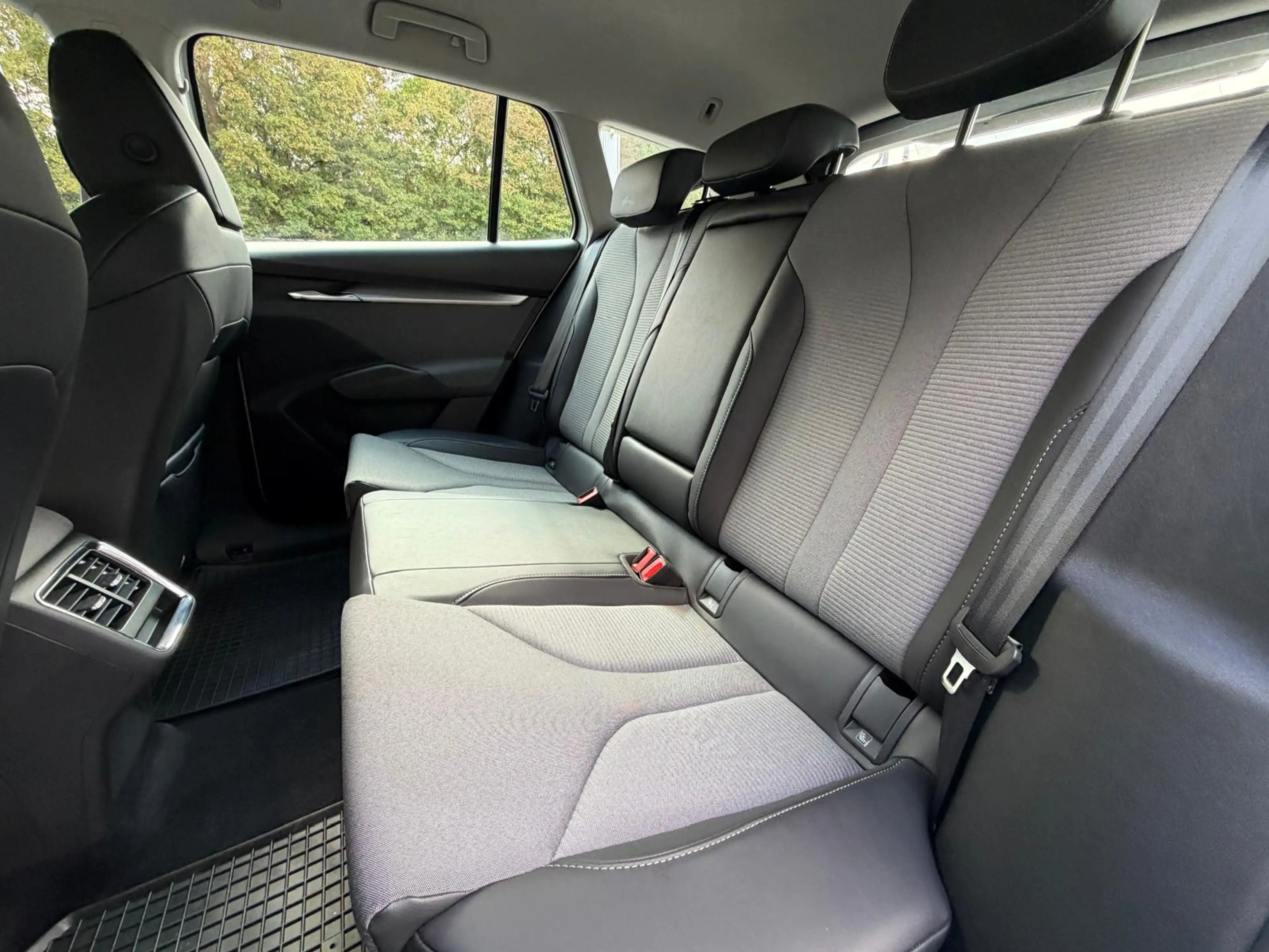 Skoda Enyaq 50 Loft >VIRTU+LED+NAVI+PDC+ACC+DAB+CARPL+ — photo 11