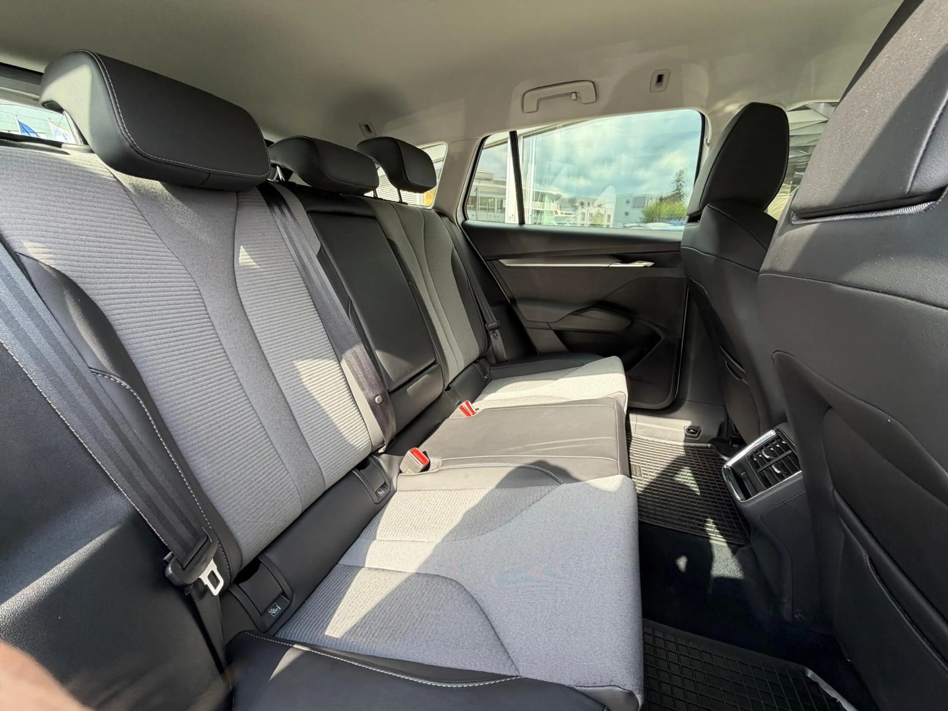 Skoda Enyaq 50 Loft >VIRTU+LED+NAVI+PDC+ACC+DAB+CARPL+ — photo 12
