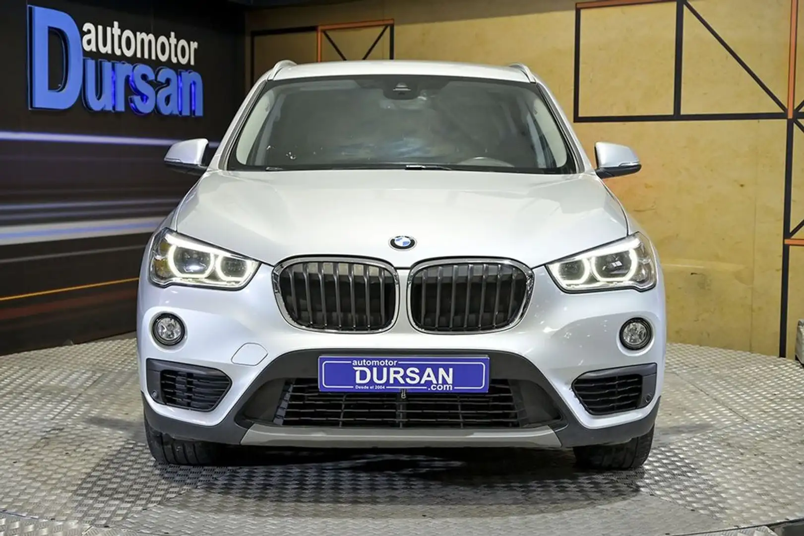 BMW X1 sDrive18d Business Gris - 2
