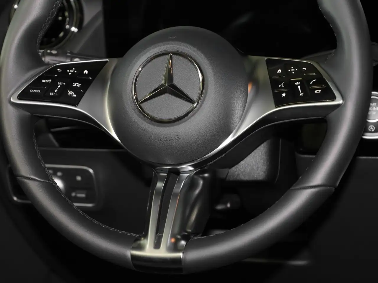 Mercedes-Benz GLA 200 Advanced-Paket LED Sitzheizung Kamera 17