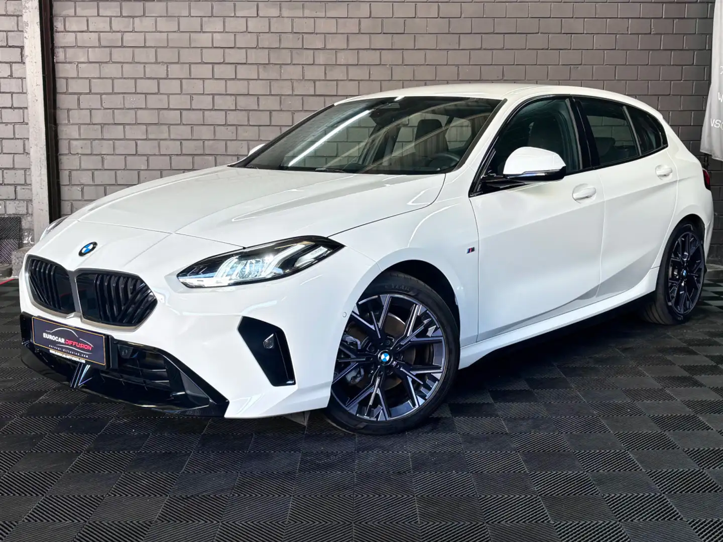 BMW 120 120i M-Sport 170CV *Sièges Chauffants* Caméra * Blanc - 1