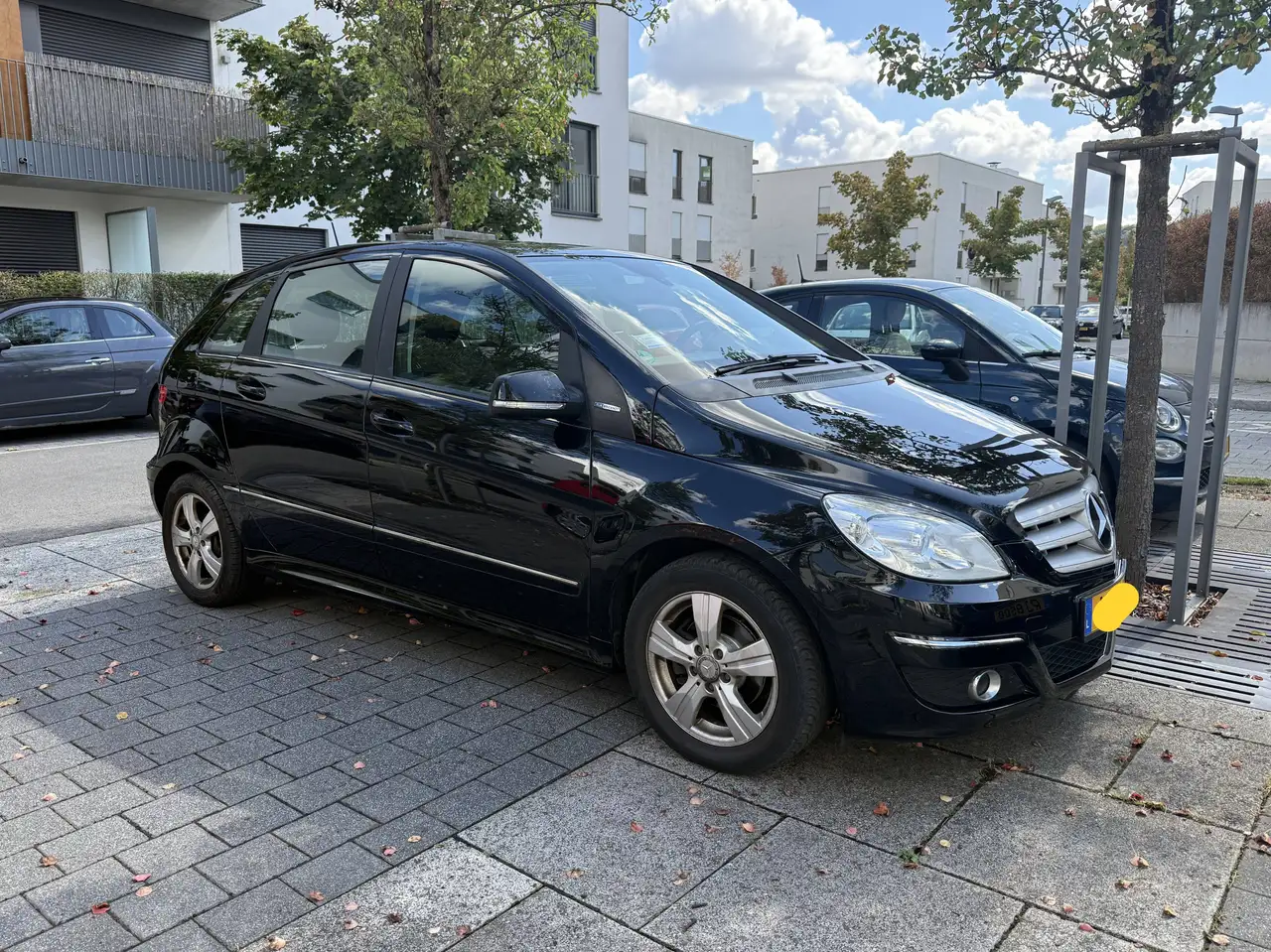 Mercedes-Benz B 180