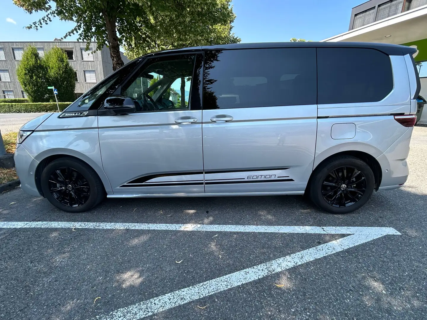 Volkswagen T7 Multivan Multivan 1,5 TSI eHybrid PHEV Edition DSG 4MOTION Silber - 2