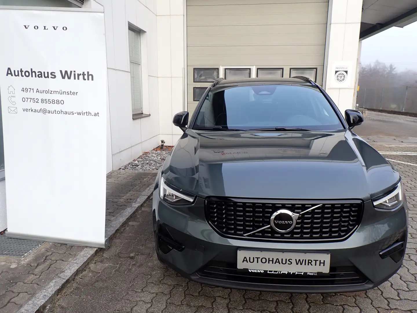 Volvo XC40 B3 Mild Hybrid Plus Dark / Connect-Text.-Microtech Grau - 2