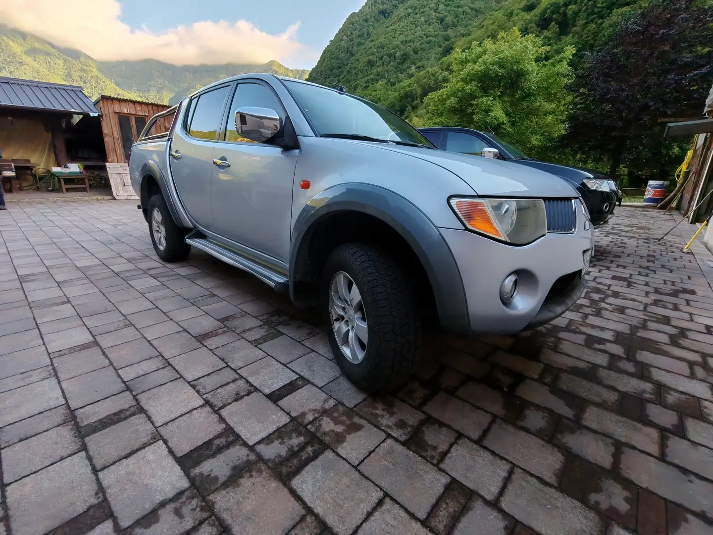 Mitsubishi L200 c.cab 2.5 di-d Intense - 1